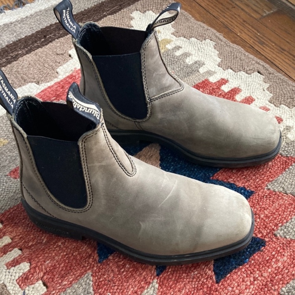 ISO Blundstone Dress boot